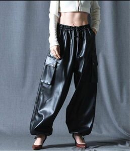 SUESADA スエサダ　fAKE leather wide pants