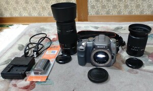 ソニー α100 デジタル一眼レフカメラ ダブルズームセット（標準ズーム18-70mm f3.5-5.6、望遠ズーム 70-300mm f4.5-5.6）携帯バッグ付