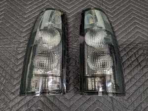 送料込み 新品 スモークテール 左右 シボレー C1500 K1500 2500 3500 タホ サバーバン GMC ユーコン GMT400 ～1999