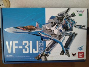 バンダイ 　DX超合金　マクロスデルタ　VF-31 ジークフリード　完成品