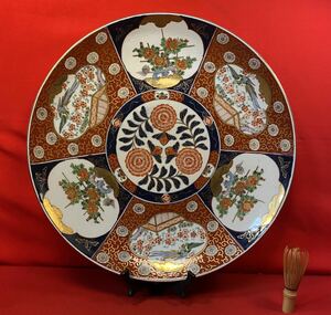 『伊万里焼 大皿 （径46cm)色絵 金彩 色絵金蘭手 花鳥紋「有 IMARI HAND PAINTED」印あり』窓絵 鳳凰 桜 牡丹 古美術品 有田焼 飾皿 絢爛