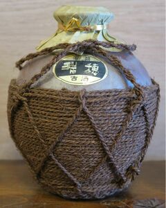 沖縄特産 琉球 本場泡盛 古酒「瑞穂」900ml 43度 43年古酒以上 五合棕櫚巻陶器壺入り 終売品！ 瑞穂酒造 那覇市首里末吉町