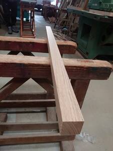 レッドオーク　No.240229-G　無垢　乾燥材　角材（長さ1000㎜ｘ幅40㎜ｘ厚み40㎜）1本　木材　DIY　棚板　小物作りに