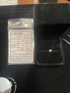  подлинный товар натуральный бриллиант so-ting имеется 0.122ct размер 3.16mm×3.21mmso-ting. проверьте пожалуйста прямые "лапки" серьги одна сторона уголок для 