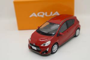 J1097(9)　Y ★TOYOTA AQUA ミニカー トヨタ 1/30 カラーサンプル 色見本 非売品 TOYOTA ★(6)3PO　XーURBAN　スーパーレッドＶ