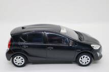 J1096(9) Y ★TOYOTA AQUA ミニカー トヨタ 1/30 カラーサンプル 色見本 非売品 TOYOTA ★(5)209　S ブラックマイカ_画像4