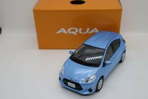 J1102(9) Y ★TOYOTA AQUA ミニカー トヨタ 1/30 カラーサンプル 色見本 非売品 TOYOTA ★(12)8V7 S クールソーダメタリック