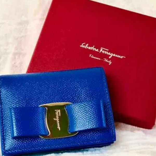 Salvatore Ferragamo 折り財布　ヴァラリボン　青