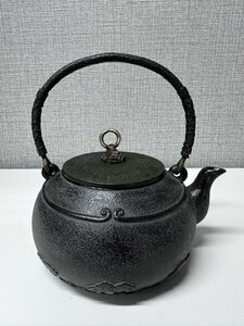 藏王堂作 手工制作 鉄瓶（未使用品・専用木箱付き）砂鉄含有　　煎茶道具 茶道具 001