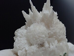 【爆発結晶】　モルデナイト　モルデン沸石　原石　標本