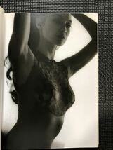 小沢愛子 写真集 『女の下着心』 1991年9月15日 初版発行 外国人 モノクロ 下着 ランジェリー 美女★W４０a2402_画像2