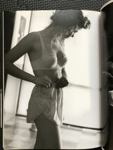 小沢愛子 写真集 『女の下着心』 1991年9月15日 初版発行 外国人 モノクロ 下着 ランジェリー 美女★W４０a2402_画像7