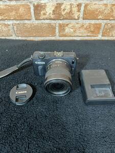Canon キャノン EOS M ミラーレス一眼レフカメラ DS126391 EF-M 18-55mm 1:3.5-5.6 IS STM バッテリー充電器付き