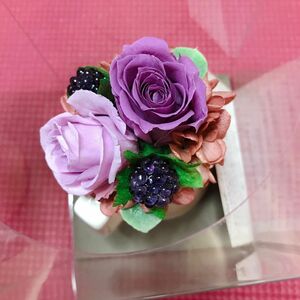 人気店 プリザーブドフラワー アレンジメント 薔薇 バラ ローズ花器 花瓶 白 紫パープル系オーナメントSATOHHANAMISE