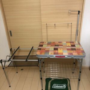 Coleman オールインワンキッチンテーブル 品番：2000 31294 重量：約6.7 kg 耐荷重：テーブル約30Kg シェルフ：約25kg 收納ケース付き　