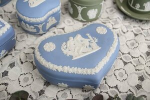 ■店頭価格￥８８００■wedgwood ウェッジウッド９ ジャスパーウェア 蓋付き小物入れ■英国