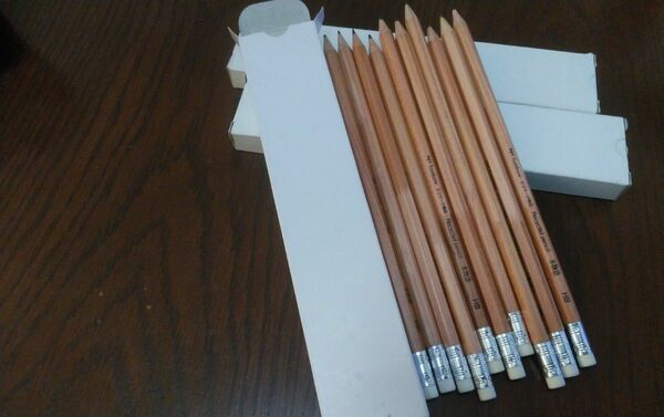 未使用品　トンボ鉛筆　消しゴム付き鉛筆　木物語　３０本セット