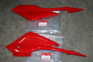 CBR250R MC41 2014～ 2眼 83670+83680-K33-D00ZA リアカバー サイドカバー 左右 赤 Red R263 純正品 同梱割引