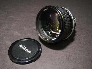 S681【ジャンク品】Nikon カメラレンズ NIKKOR 85mm 1:1.4 ニコン MF マニュアルフォーカス