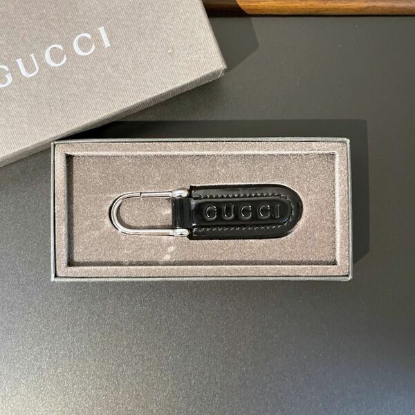 【美品】GUCCI グッチ キーリング キーホルダー ロゴ 黒 BLACK シルバー レザー エナメル 【送料無料】