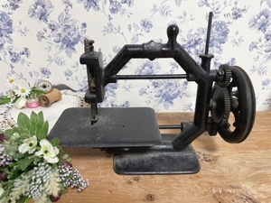 USAアンティーク★ミシン★ゴールドメダル社★GOLD MEDAL OCTAGONAL HAND CRANK SEWING MACHINE★ディスプレイ★ヴィンテージ