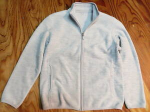 ユニクロ　UNIQLO　メンズフリース　フルジップジャケット　白に近いグレー　サイズＭ　中古美品