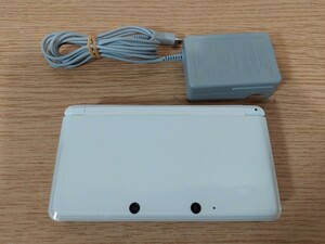 任天堂　ニンテンドー3DS本体　アイスホワイト　アダプター付き