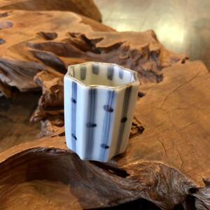  анис звёздчатый бамбук белый фарфор с синим рисунком .. чашка саке * чашечка для сакэ кубок посуда для сакэ .. большие чашечки для сакэ старый дом в японском стиле . retro античный способ . способ . способ . Shonan стиль Vintage сервировочный поднос ....