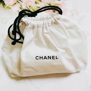 CHANEL （シャネル ) 巾着　ノベルティ　ポーチ　ホワイト