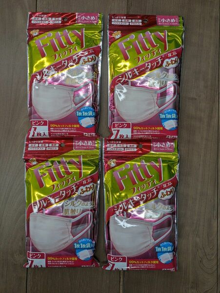 【Fittyフィッティ】シルキータッチマスク　やや小さめ　ピンク　個包装7枚×4袋