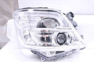 42-1068★後期 LED E26 NV350キャラバン★右ヘッドライト KOITO 1948 打刻:E ユニット メッキ 純正★日産 (UK)