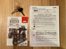 GIVI ジビ TREKKER OUTBACK（トレッカーアウトバック）アルミ モノキーケース トップケース OBKN42A 42LT & GIVI 汎用モノキーベース E251 _画像9