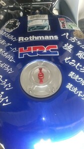 CBR250RR MC22用アルミ タンクキャップ 銀 送料無料！　検索用　CBR1000RR NSR250R CBR600RR CB400SF VTR1000 CB1300 CB1000等に！