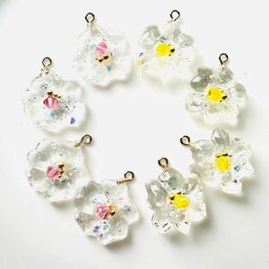 220 ハンドメイドパーツ　レジンパーツ　お花チャーム　クリアチャーム　イヤリング　ピアス