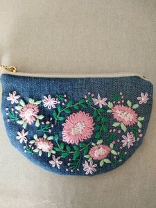 ハンドメイド◆手刺繍◆デニム◆草花刺繍◆小物ケース◆ファスナー開閉◆