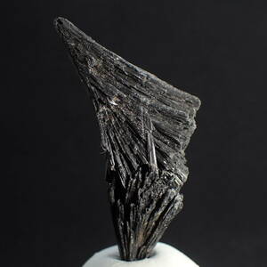 ブラジル産 ブラックカイヤナイト d 天然石 原石 鉱物 藍晶石 カイヤナイト パワーストーン 100スタ