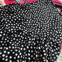 【美品】kate spade 総柄フレアワンピース ブラック 膝丈 S 花柄　ケイトスペード　黒　白　ティアード　ホワイト　長袖_画像4