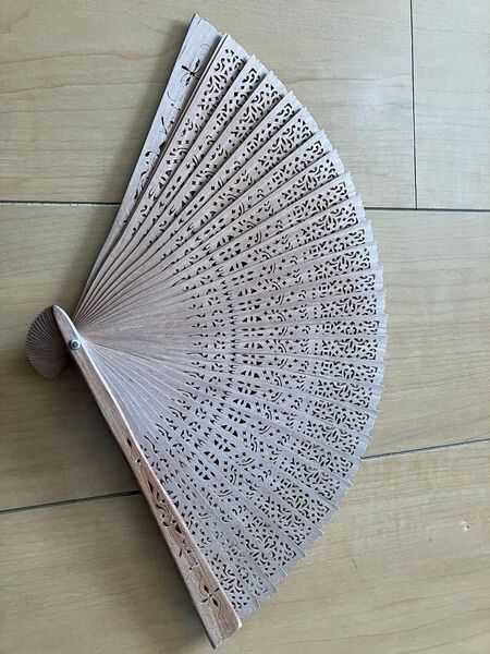 木製 扇子 透かし彫り
