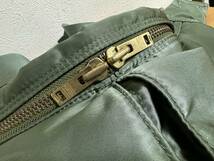 定価18150円●極美品●吉田カバン ポーター PORTER タンカー ウエストバッグ WAIST BAG 品番：622-66628 新型 セージグリーン 巾着おまけ_画像3