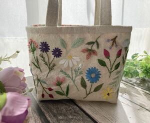両面刺繍 handmade野花の手刺繍 ミニトートバッグ (内布パステル)ハンドメイド コットンリネン バッグインバッグプレゼント　ホワイトデー