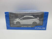 1/30 トヨタ 4代目プリウス 後期　PRIUS　非売品 カラーサンプル ミニカー　スーパーホワイトⅡ_画像1