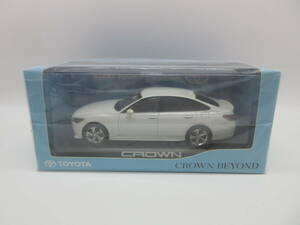 1/30 トヨタ クラウン CROWN RS Advance 220系　カラーサンプル 非売品 ミニカー　ホワイトパールクリスタルシャイン