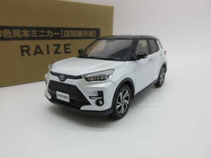 1/30 トヨタ 新型ライズ RAIZE ダイハツ ロッキー OEM 非売品 カラーサンプル ミニカー ブラックマイカ×シャイニングホワイトパール