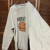 ADAA 1スタ グレー にこちゃん スウェット ニルバーナ NIRVANA スマイリー - 90s 00s ビンテージ 古着 ベール 卸 仕入れ_画像4