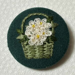 刺繍ブローチ　グリーン系　花かご　ハンドメイド　