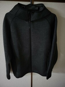 中古品　UNIQLO　メンズ　ジップパーカー　Mサイズ