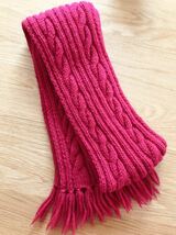 マフラー 手編み　縄編み　フリンジ つき　ショッキングピンク_画像1