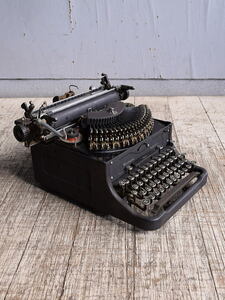  England antique typewriter display 10425