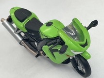 ■★セブンイレブン限定　Kawasakiバイクフィギュア　Ninja　ZX-10R（サントリーボス）_画像3