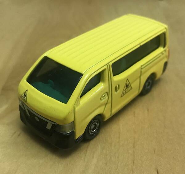 トミカ　日産 NV350 キャラバン　初回特別仕様　幼児バス NISSAN CARAVAN TOMY TOMICA 2012